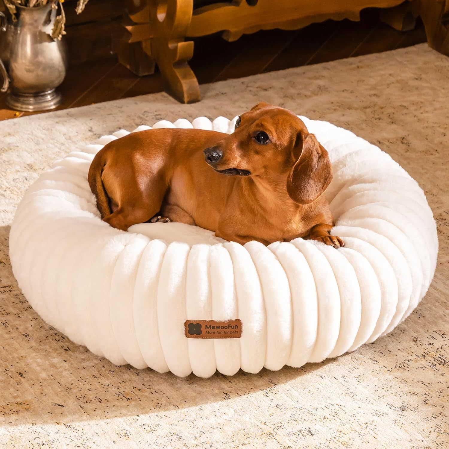 Luxury Plush Donut Bed – Comfy Haven for Dogs and Cats